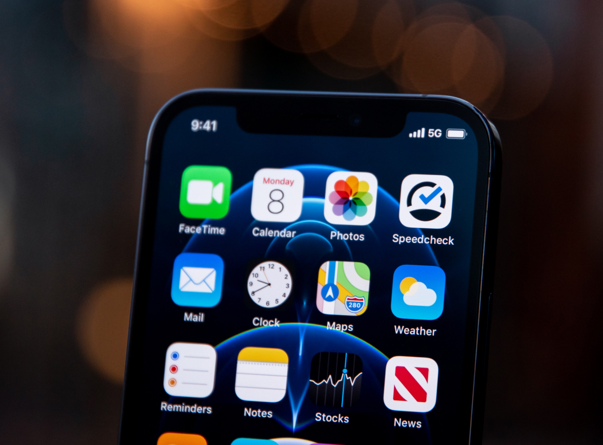 博乐苹果手机维修分享为什么 iPhone 12 在冬季会自动关机 