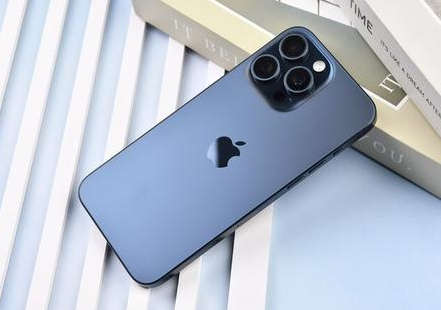 博乐苹果维修点分享iPhone 15 Pro Max屏幕更换全新实操风险 
